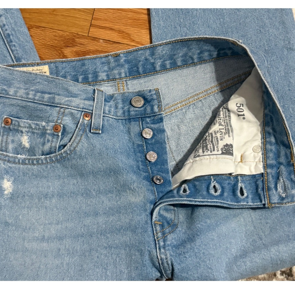 Levi's Jeans Women 26 Light Blue 501 Original Cropped Distressed Straight Leg - Picture 3 of 8